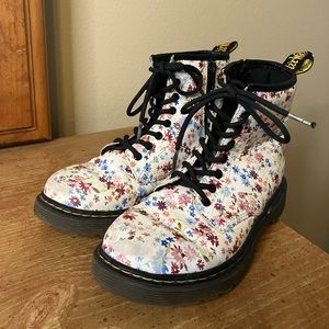 Dr Doc Martens Delaney Rare White Floral Boots Side Zip 8 Eye Youth Us 2